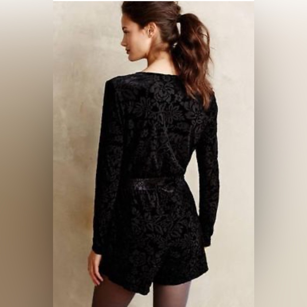 Women’s Anthropology Saylor Black Velvet Romper Long Sleeve Size Medium